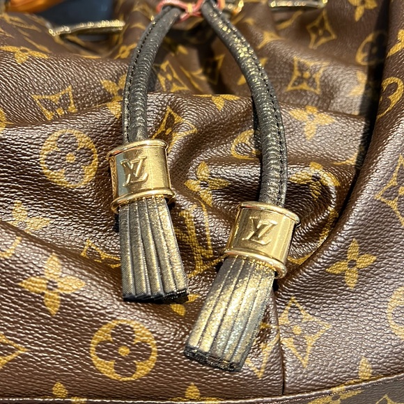 Louis Vuitton purse - Picture 6 of 11